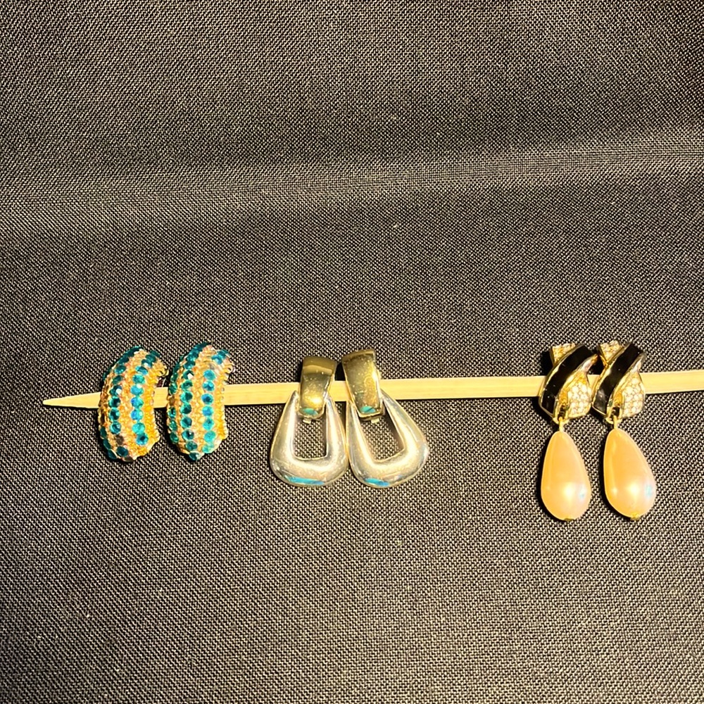 3pairs of clip dressy earring. Vintage green and gold. Gold tone loop and pearl